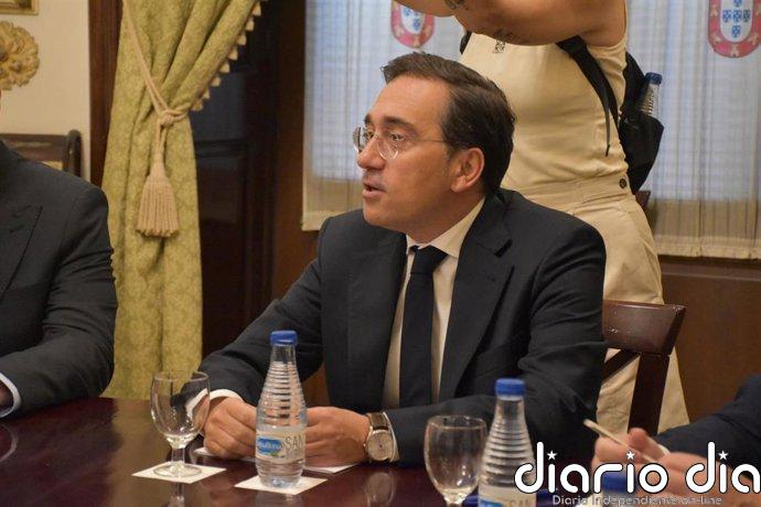 Albares hace un llamamiento a los migrantes para que no entren ilegalmente en Ceuta: "Serán devueltos"