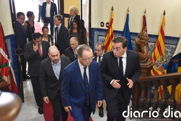 Albares informa de 164 españoles en paradero desconocido en Colombia, pero sin constancia de heridos o fallecidos