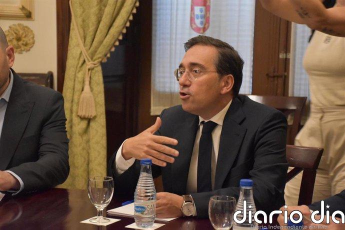 Albares tacha de "frívolas" las críticas de Italia porque Ceuta y Melilla son "la frontera más compleja del mundo"