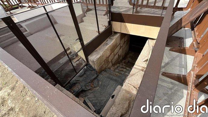 Alcalá saca del olvido el refugio antiaéreo construido con las ruinas de la iglesia donde fue bautizado Cervantes