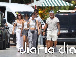 Alejandro Sanz y Stephanie Cayo disfrutan de unas vacaciones familiares en Mallorca
