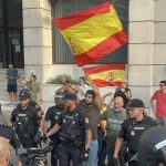 Alvise tiene que ser evacuado tras las contramanifestaciones de ciudadanos de origen marroquí en Ceuta
