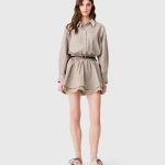 Amaia Montero cumple 50 años con el vestido más favorecedor para todo tipo de cuerpos y las botas que serán tendencia