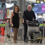 Ana Belén y Víctor Manuel, escapada de verano con su fiel compañero