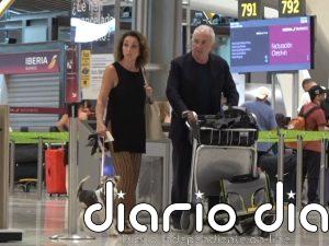 Ana Belén y Víctor Manuel, escapada de verano con su fiel compañero