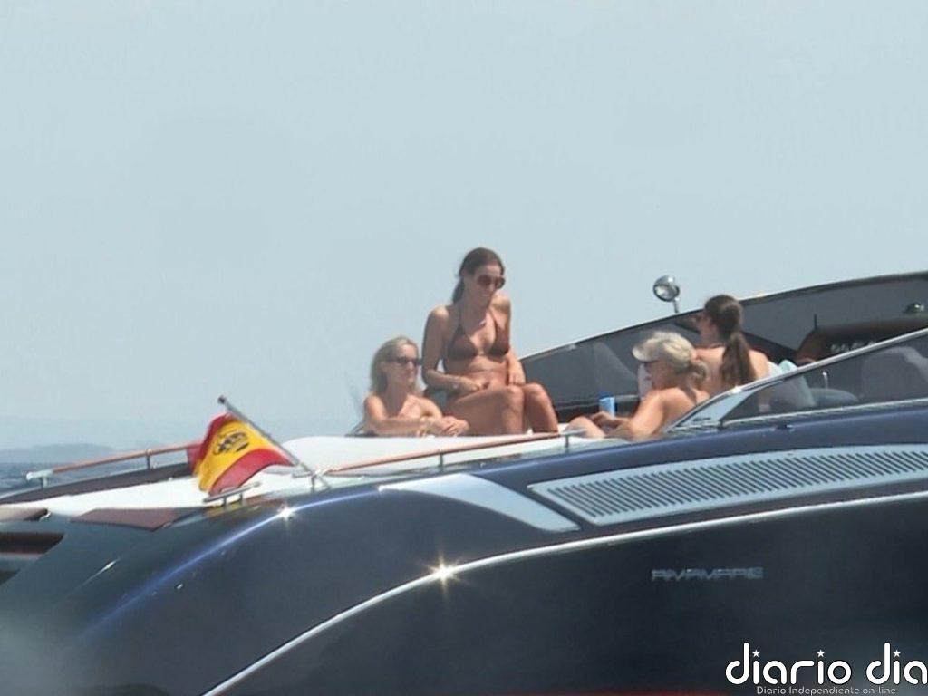 Ana Fernández presume de tipazo a bordo de su barco en Mallorca