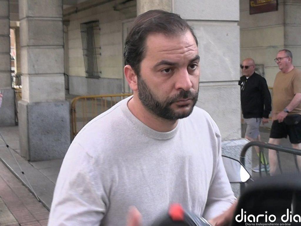 Antonio Tejado, impasible en su reaparición tres años después del violento asalto a la casa de María del Monte