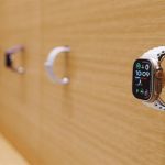 Apple estudia lanzar una pulsera de actividad sin pantalla, en una reestructuración de su gama de 'smartwatches'