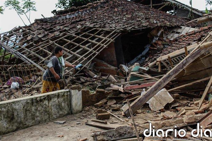 Ascienden a 68 los muertos por el terremoto del sábado en Indonesia