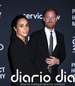 Así ha sido el aterrizaje 'blindado' del Príncipe Harry y Meghan Markle con sus hijos en Reino Unido
