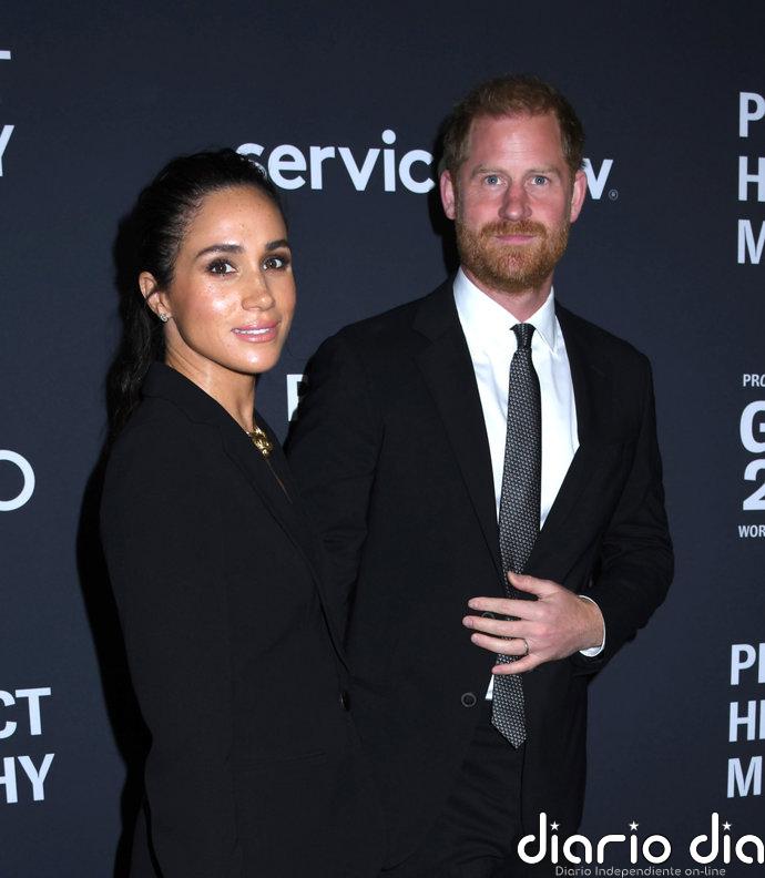 Así ha sido el aterrizaje 'blindado' del Príncipe Harry y Meghan Markle con sus hijos en Reino Unido