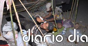 Así pasan la noche en Ceuta los migrantes que esperan un traslado a campamentos temporales