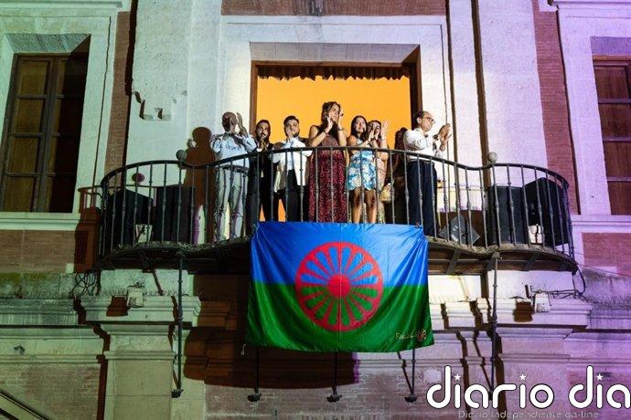 Ayuntamiento de Córdoba conmemora la Gran Redada del Pueblo Gitano con una acción cultural en la Plaza de la Corredera