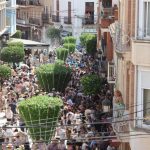Bétera ofrece sus majestuosas Alfàbegues entre más de once toneladas de confeti