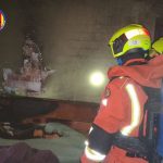 Bombers extinguen un incendio en la cama de una vivienda de Algemesí