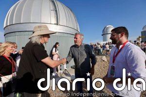 Brian May, guitarrista de Queen, disfruta del eclipse en Teruel: "Simplemente hermoso"