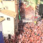 Buñol vuelve a teñirse de rojo con la Tomatina