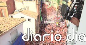 Buñol vuelve a teñirse de rojo con la Tomatina