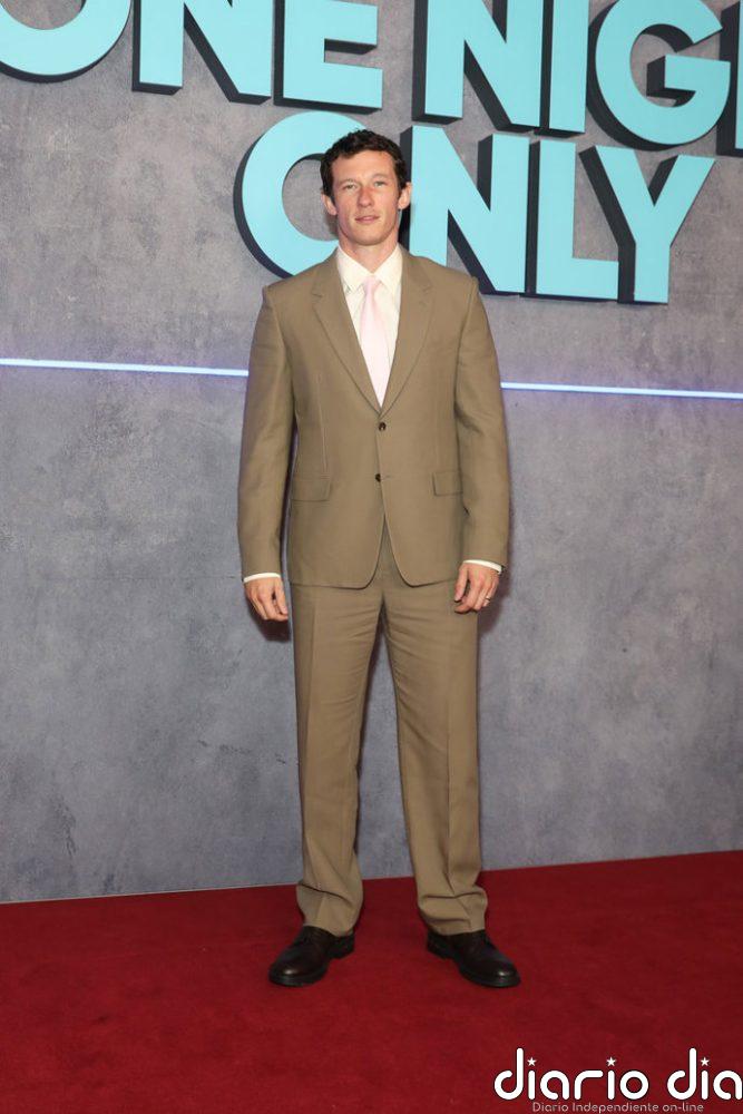 Callum Turner confirma que es uno de los hombres mejor vestidos con este impecable look en Australia
