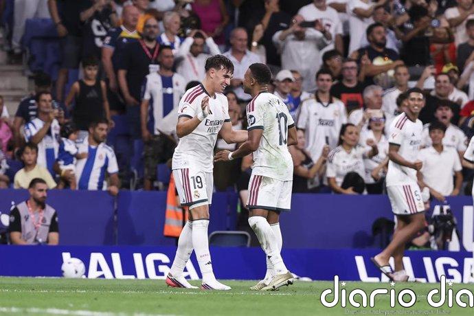 Carlos Espí, presentado con el Real Madrid tras anotar el gol de la victoria ante el Espanyol