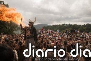 Catoira (Pontevedra) celebra el tradicional desembarco de su Romaría Vikinga ante la mirada de miles de personas