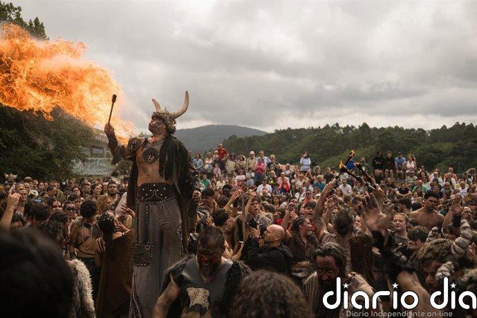 Catoira (Pontevedra) celebra el tradicional desembarco de su Romaría Vikinga ante la mirada de miles de personas