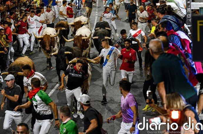 Catorce heridos en el encierro nocturno de las fiestas de 'Sanse', que ha contado con 2.200 corredores