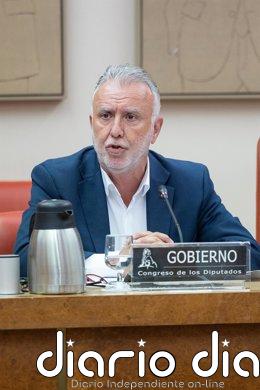 Cerca de 800 migrantes de Ceuta, trasladados este lunes a recursos habilitados "no sin dificultades", según Torres