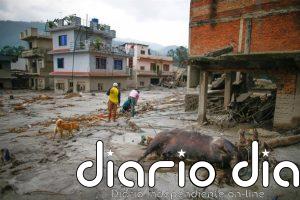 China eleva a 16 la cifra de ciudadanos fallecidos tras las devastadoras inundaciones en Nepal
