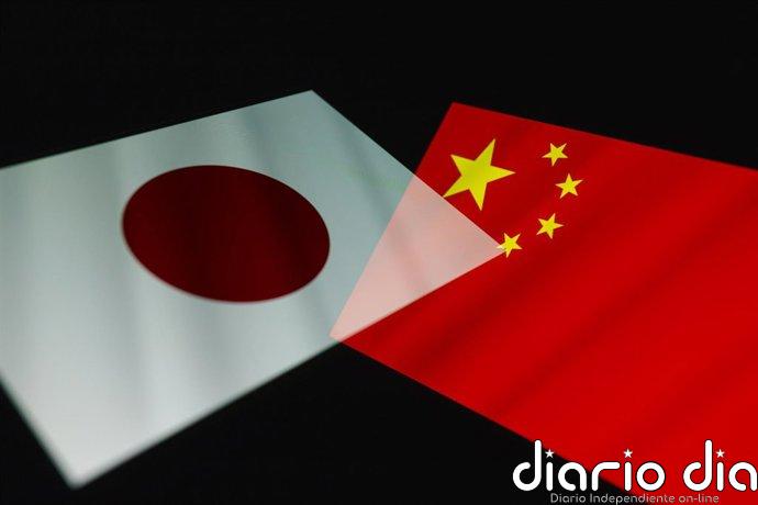 China reclama a Japón que respete sus principios antinucleares y advierte de que está "jugando con fuego"