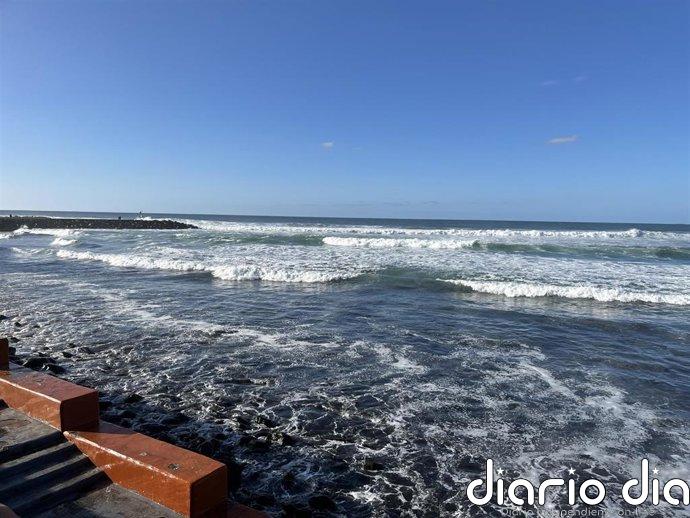 Cielos despejados salvo intervalos al norte de islas montañosas con temperaturas estables para este domingo en Canarias