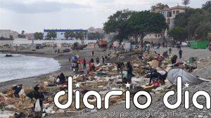 Cientos de migrantes regresan al asentamiento de la playa ceutí de El Trampolín y se suspende la limpieza