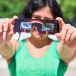 Ciudadanos ante el eclipse, de la expectación a la cautela: "¿Y si nos quedamos ciegos?"