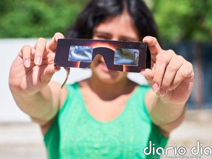 Ciudadanos ante el eclipse, de la expectación a la cautela: "¿Y si nos quedamos ciegos?"