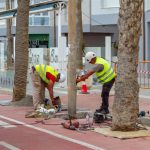Concluye la renovación de 28 soportes deteriorados del alumbrado del Paseo Marítimo de Almería