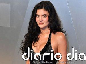 Conseguir el efecto buena cara de Kylie Jenner este verano es más fácil de lo que te piensas