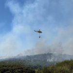 Controlado el incendio forestal en San Roque (Cádiz) que causó daños en una vivienda y obligó a evacuar 19 familias