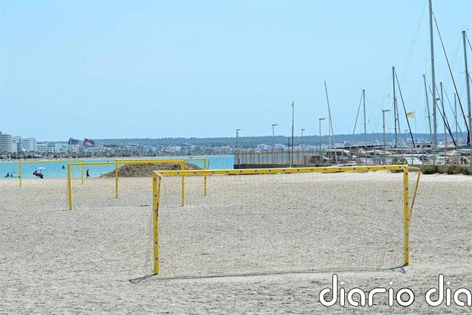 Cort instala dos campos de fútbol playa y una pista de vóley en la Playa de Palma