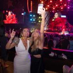 De la pureza del blanco a la elegancia del negro: los dos 'looks' de verano de Marta Sánchez para triunfar en Marbella