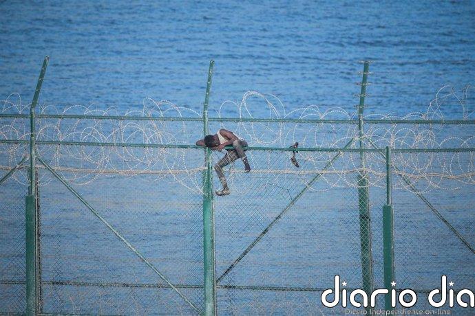 De las concertinas a los centros de retorno: Cómo Europa ha endurecido su política migratoria en la última década