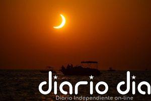 De las nubes en Asturias a la puesta de sol en las playas baleares: así ha sido el histórico eclipse