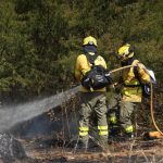 Declarado un incendio forestal en Nerja (Málaga) con ocho medios aéreos y más de 80 terrestres desplegados