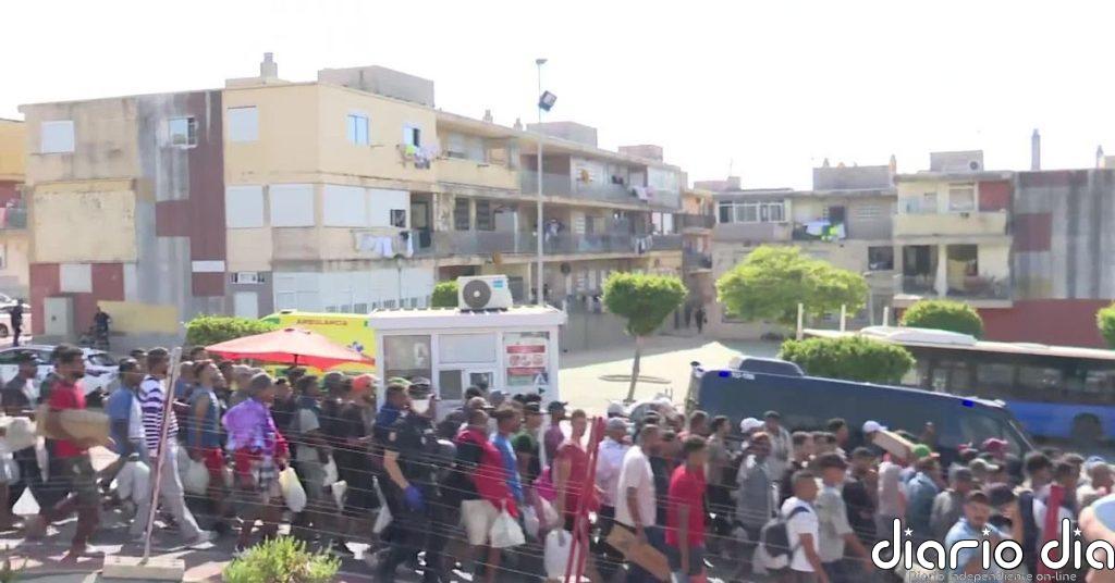Desalojada la playa del Trampolín tras 20 días con más de 1.500 migrantes