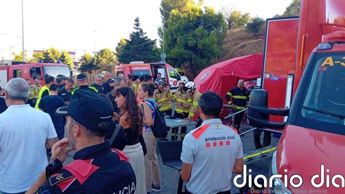 Desalojan la primera línea de viviendas en Torre Baró (Barcelona) por el incendio en Collserola
