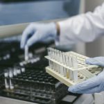 Descubren cómo una proteína ayuda a evitar que las células inmunitarias se activen en exceso