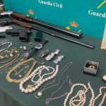 Detenido un vecino de Oviedo por robar armas y joyas