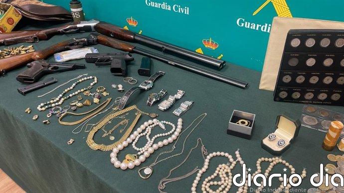 Detenido un vecino de Oviedo por robar armas y joyas