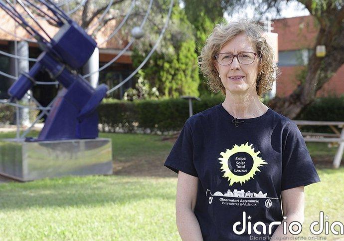 Disfrutar del eclipse con "salud visual": una experta recomienda gafas homologadas o métodos de proyección del Sol