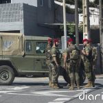 Doce migrantes detenidos tras apedrear y herir a cuatro militares en el barrio ceutí de Benzú