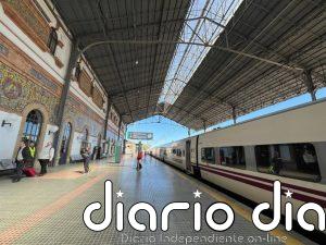 Dos agentes heridos al rescatar a un hombre que quedó atrapado bajo un tren en la estación de Jerez (Cádiz)